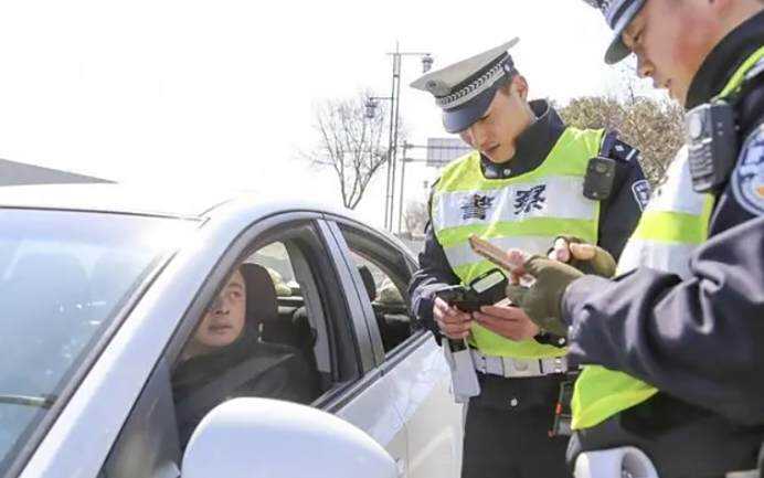 如果不备案被交警抓到