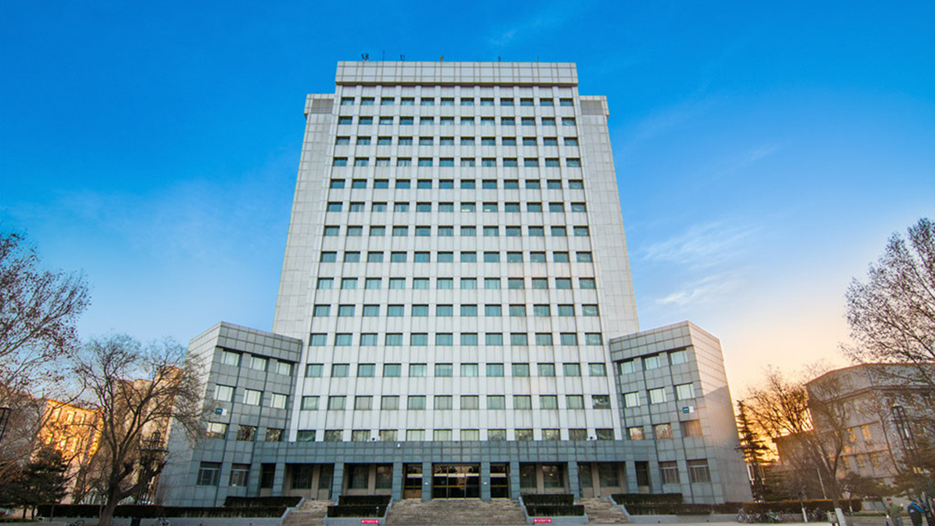 北京邮电大学的域名