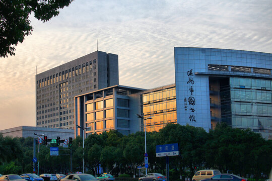 温州大学图书馆的域名是